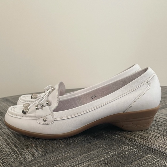 White loafers - Picture 3 of 5